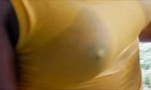 हूड आबनूस twerks वर  ...
